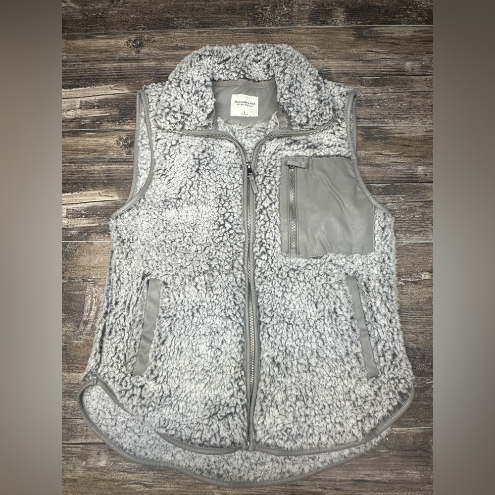 Abercrombie & Fitch Vest - Sherpa Fleece Faux Leather Trim - Small - GUC